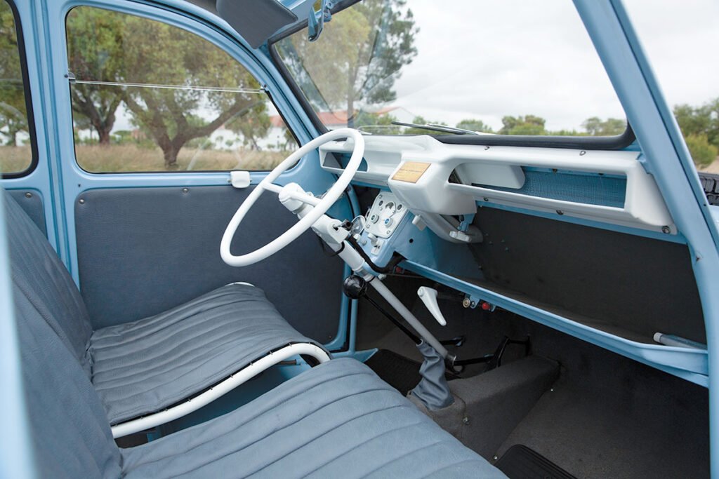 Interior of Citroën 2CV Sahara