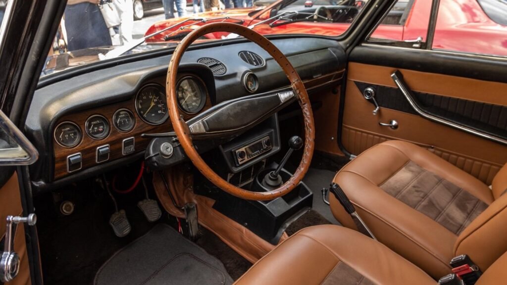 VAZ-2103 Returns with Retro Charm & Strong Build Quality – Special Launch Offer for Classic Car Enthusiasts! 2 Interior of VAZ-2103