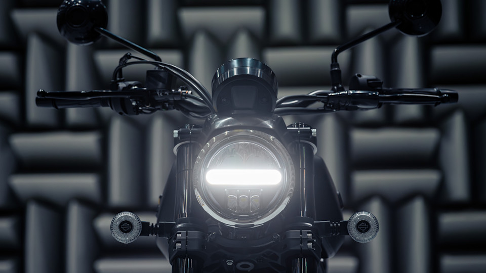 Iconic Headlight in Harley-Davidson V-Rod 2026